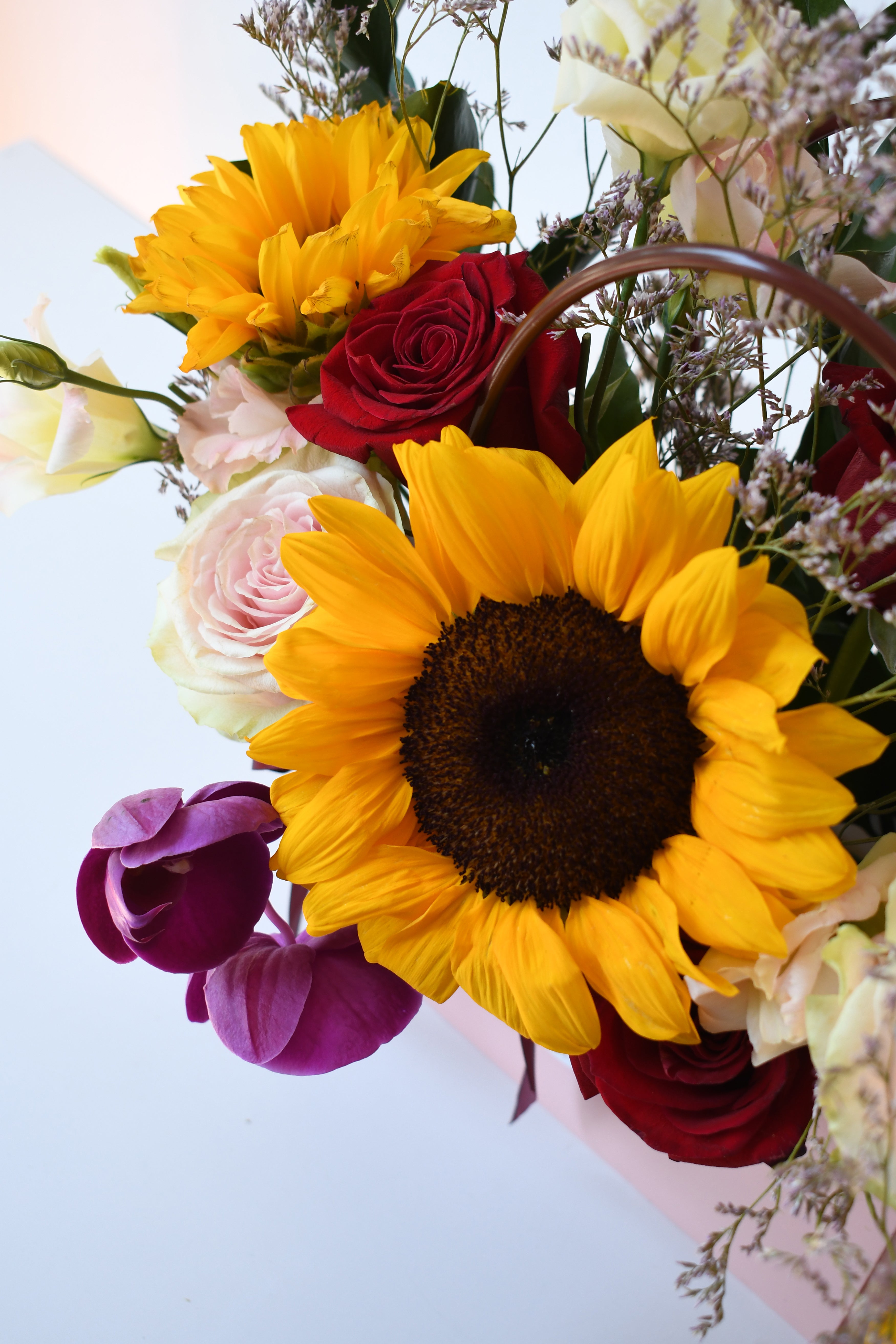 Cartera con flores mixtas