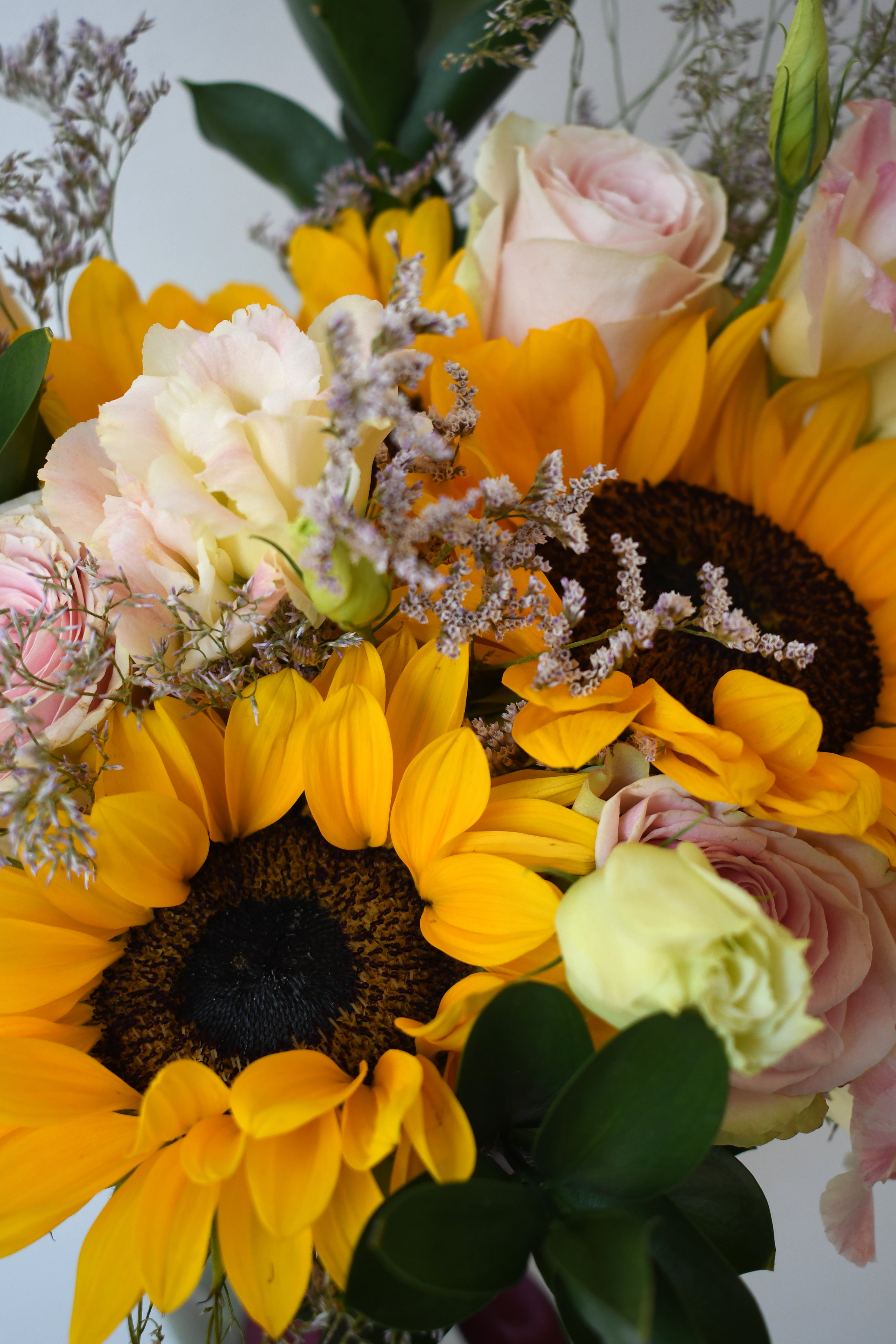 Ramo mixto de girasoles y rosas