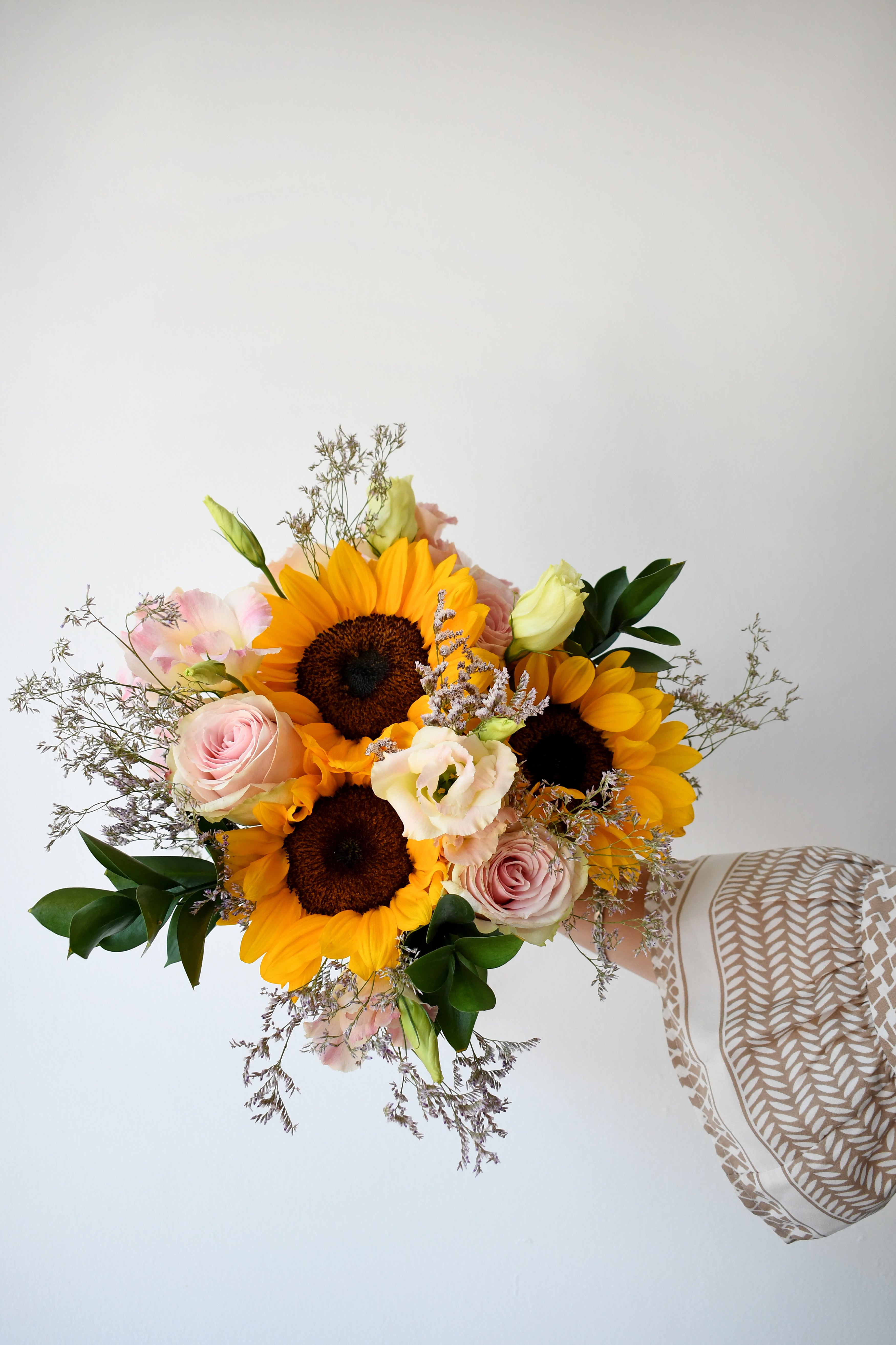 Ramo mixto de girasoles y rosas