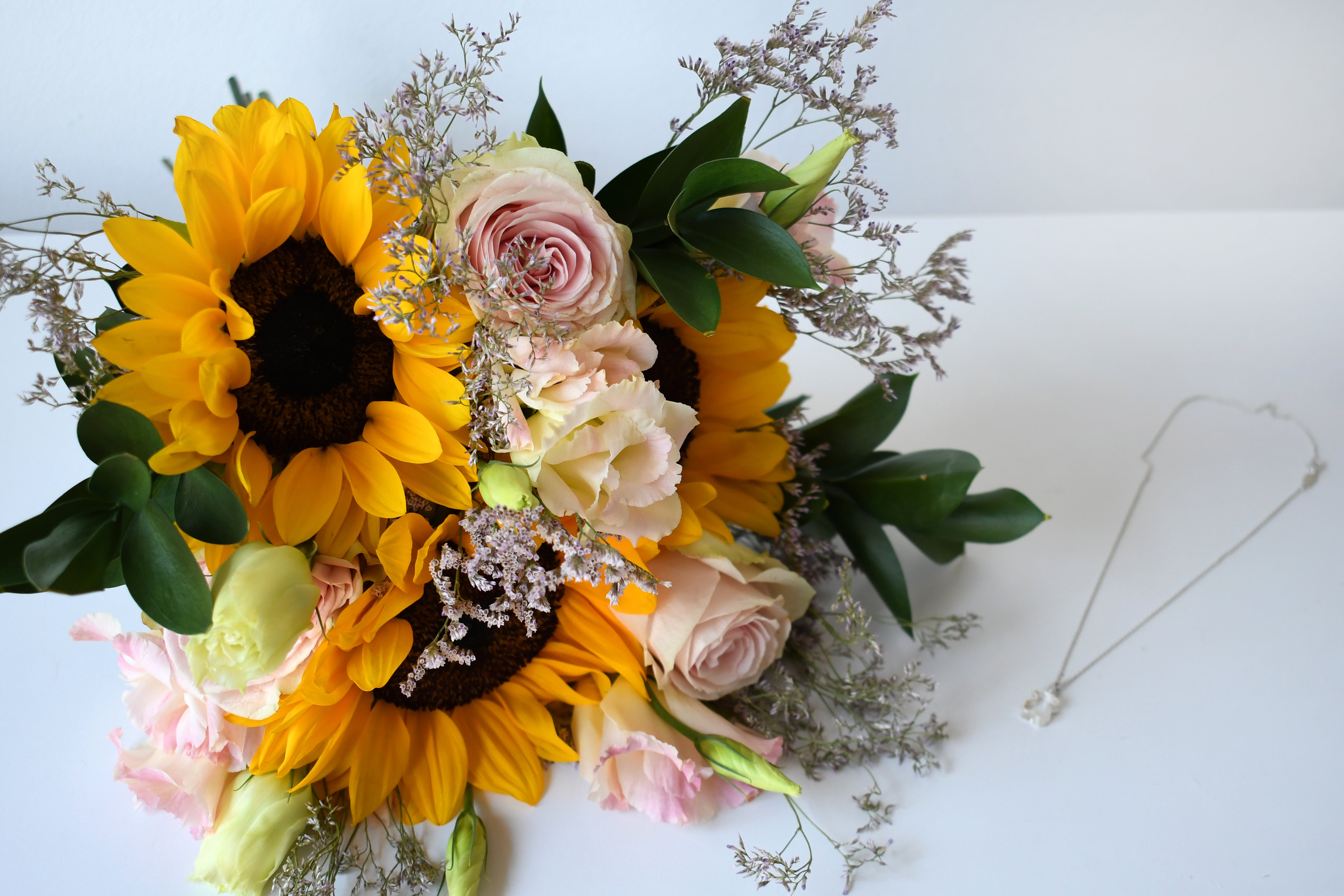 Ramo mixto de girasoles y rosas