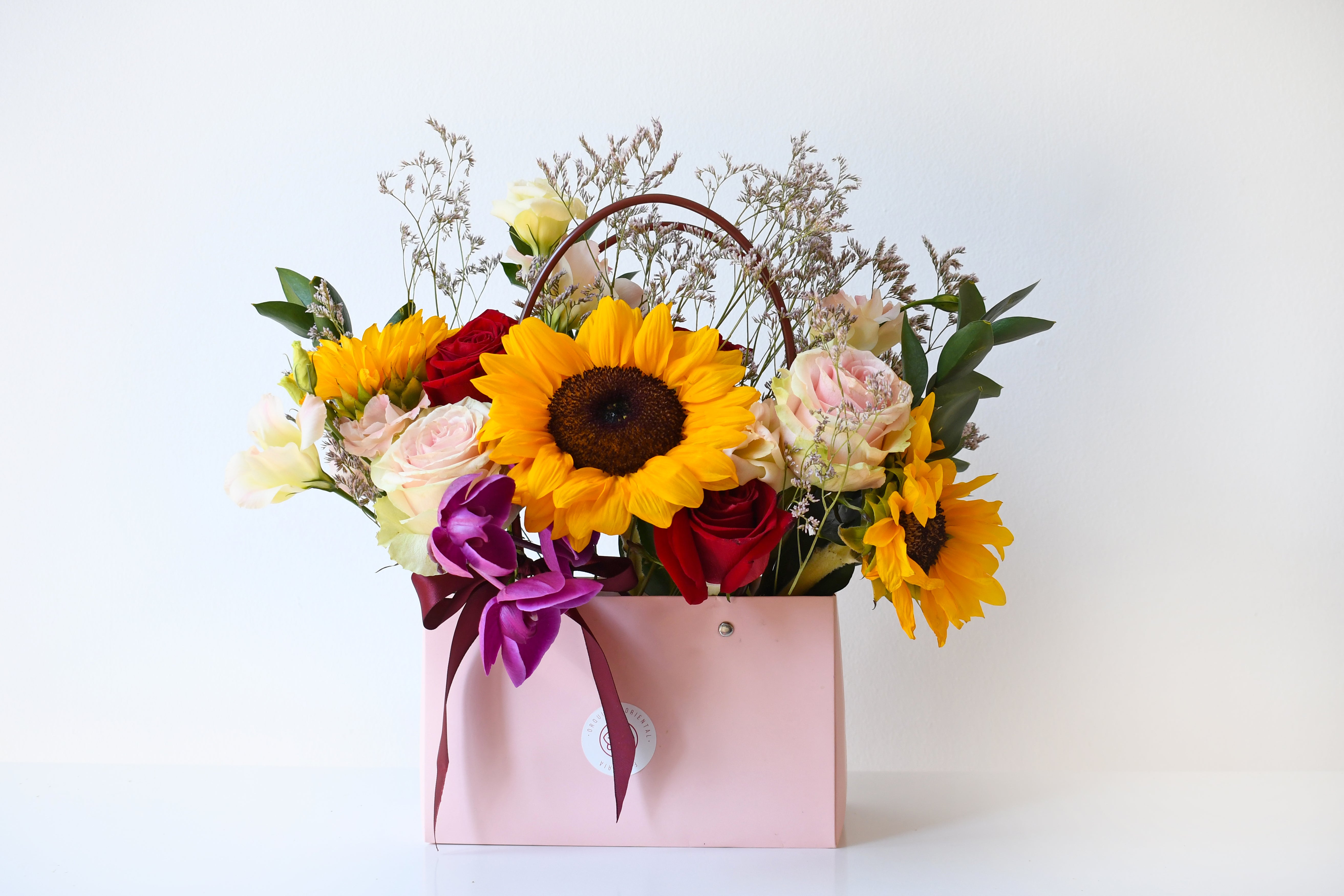 Cartera con flores mixtas
