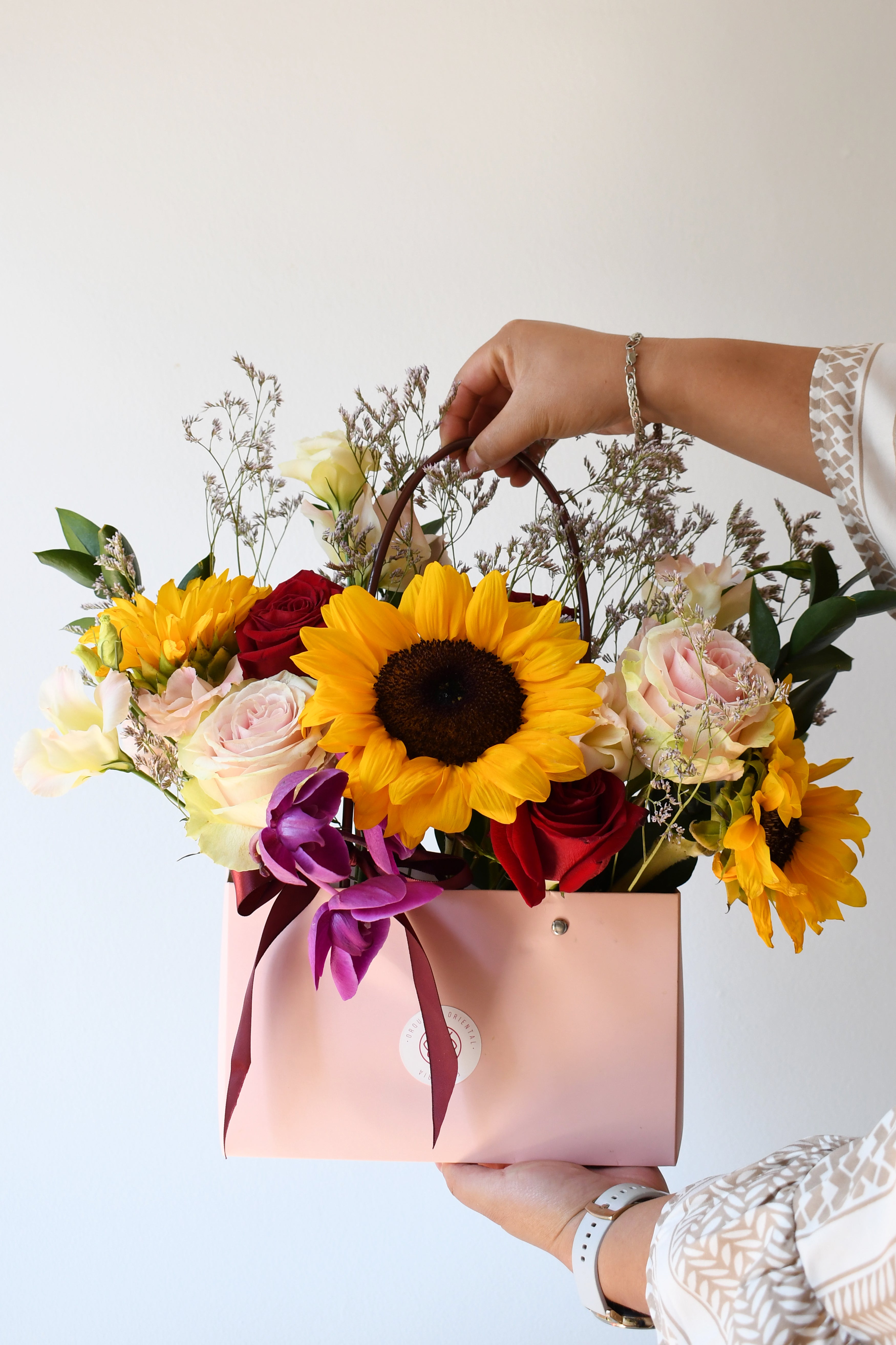 Cartera con flores mixtas